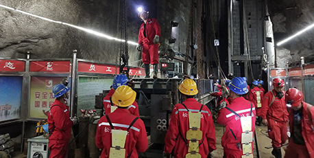 In January 2021, Shaanxi Huabinyadian Coal Industry Co., Ltd. successfully completed the construction of the main and auxiliary skip of the main shaft, with a self weight of 47 tons.